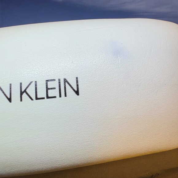 Calvin Klein White Hard Shell Eyeglasses Case - Picture 2 of 3
